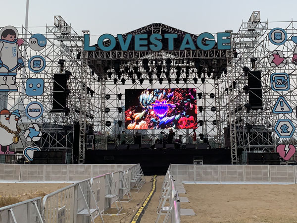 帶你參觀草莓音樂節(jié)舞臺(tái)搭建全過程