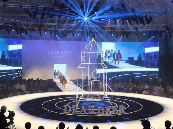 如何讓演出的舞臺(tái)桁架搭建的更安全