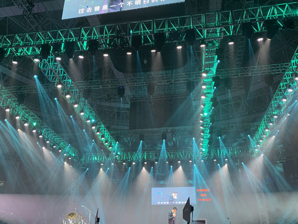 慈溪體育館舞臺(tái)燈光租賃案例