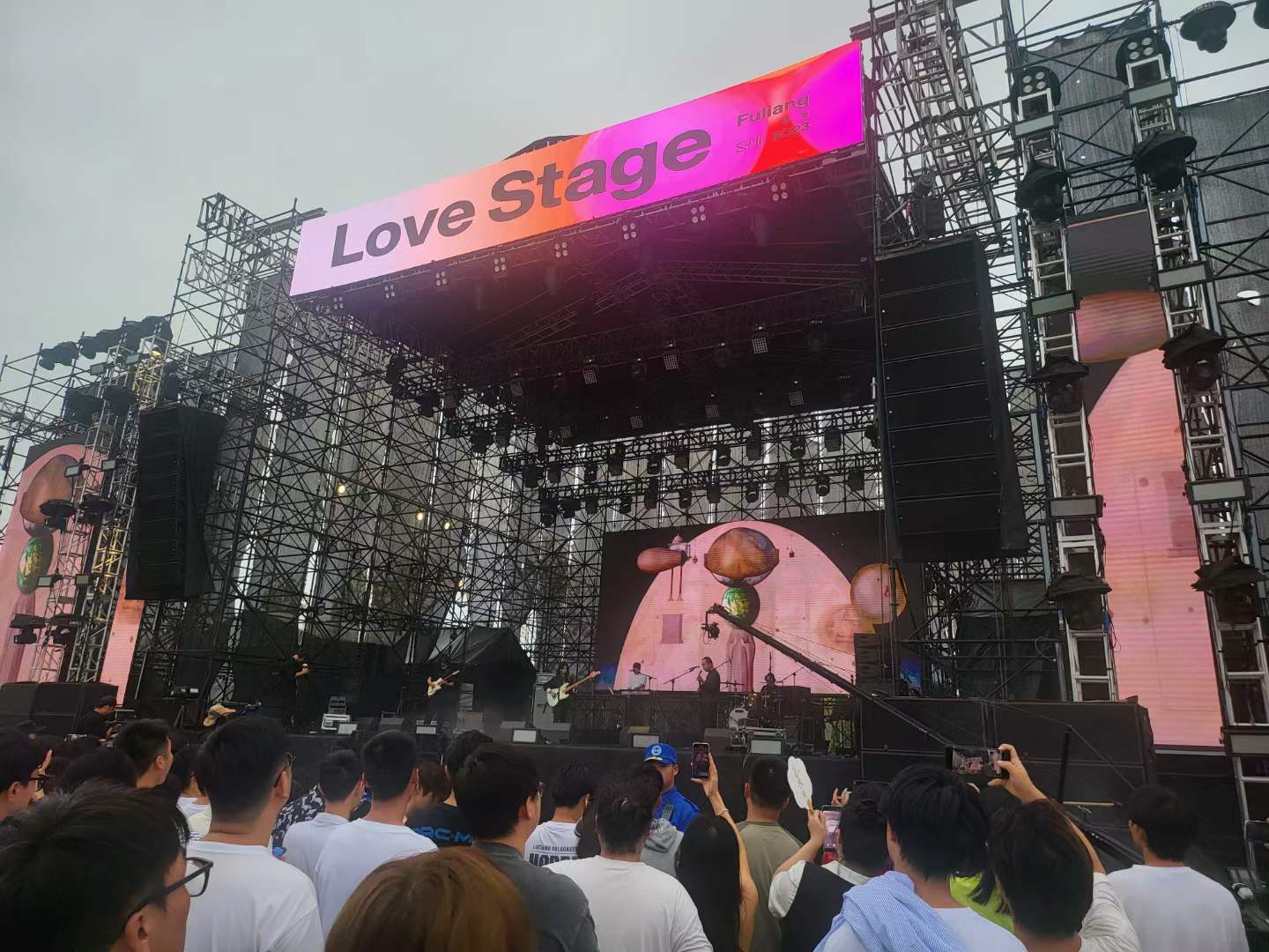 舞臺(tái)燈光租賃設(shè)備助力浮梁草莓音樂(lè)節(jié)順利收官2
