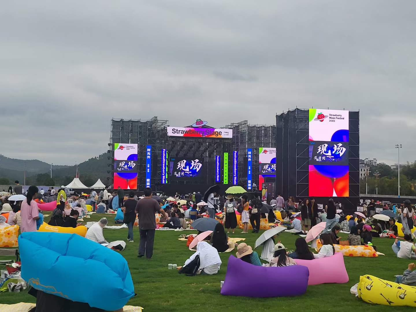 為什么他家的演出舞臺燈光租賃設備受歡迎呢？