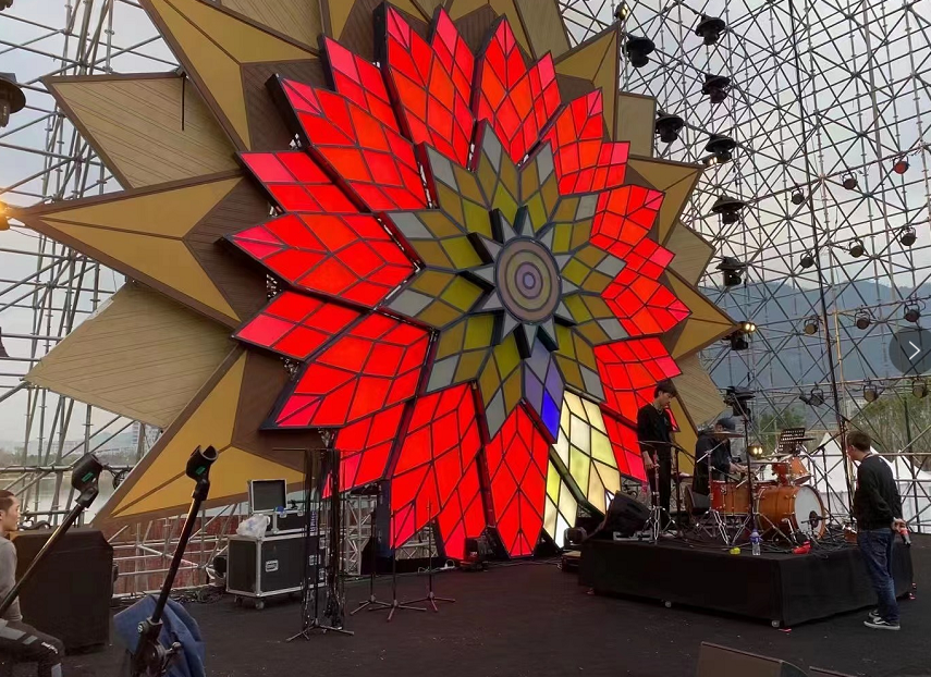 搭建舞臺(tái)LED租賃屏注意事項(xiàng) (2)