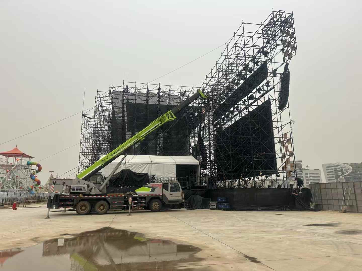 音樂節主辦方最頭疼的“隱形炸彈”？鑫禾舞美用“一體化交鑰匙”方案為您化解