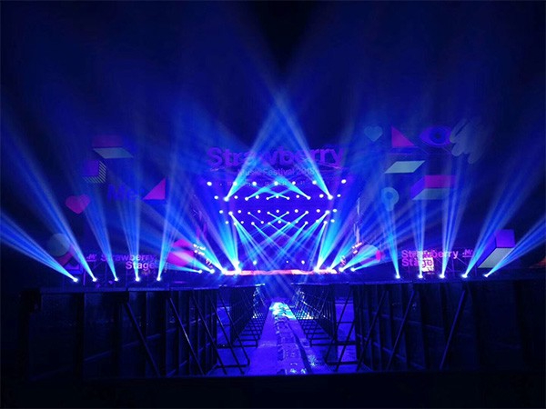 杭州濱江白馬湖會展中心草莓音樂節(jié)燈光設備租賃案例