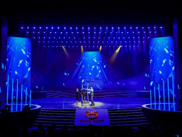 鑫禾舞美專業技術人員教你演出行業顯示屏保養方法