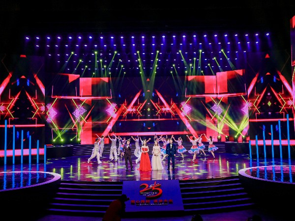 浦發銀行25周年文藝匯演燈光租賃案例