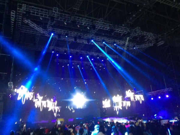 滿足演出需求在租賃燈光設備時采取哪些措施