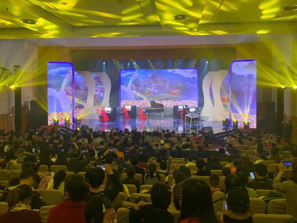 寧波青少年宮學(xué)生匯演舞臺燈光租賃案例