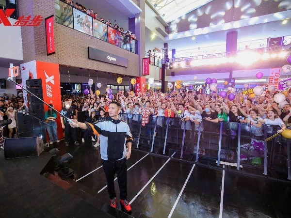 特步與杉井奧特萊斯戰略合作發布會舞臺搭建