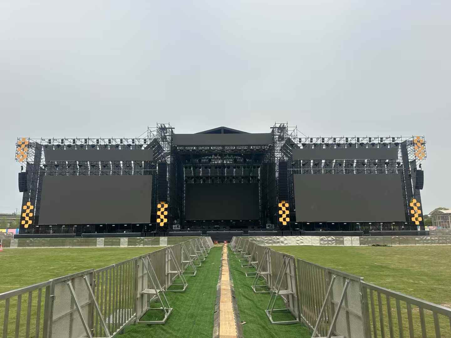 音樂節舞臺設備租賃應找怎樣的供應商合作？