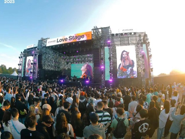 三亞跨年草莓音樂節(jié)舞臺燈光租賃搭建服務(wù)成功案例